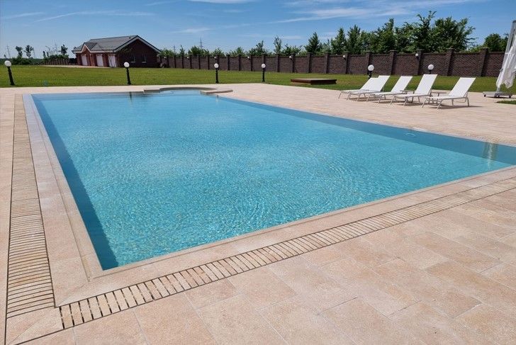 Traditional - Swimming pool designs